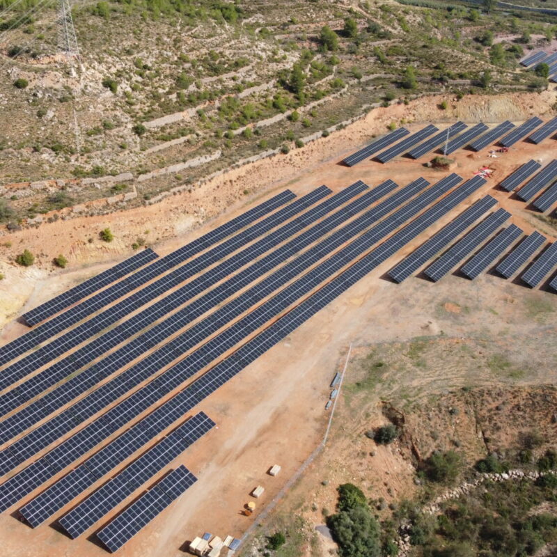 Planta de autoconsumo fotovoltaico en suelo de 2,96 MW para Grupo Baux desarrollada por Helexia España