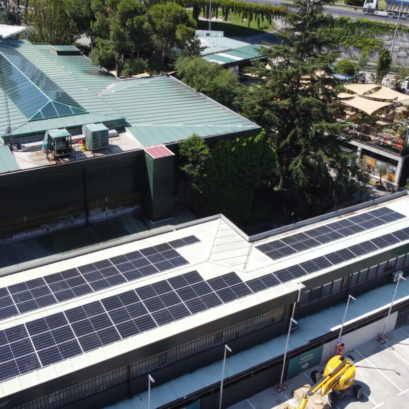 paneles-solares-cubierta-Verdecora-Peñotes-Alcobendas-Helexia