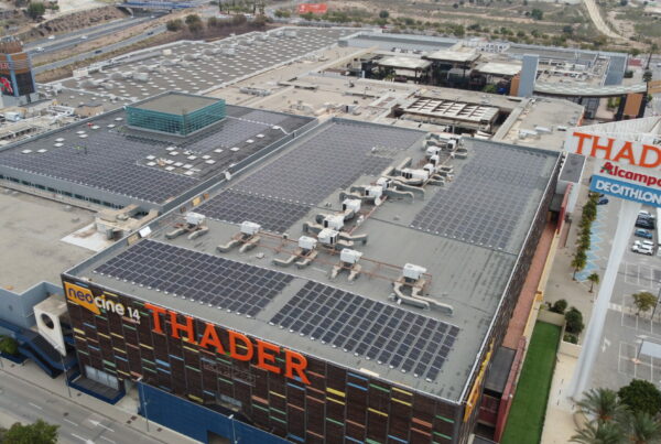instalacion-paneles-solares-cubierta-CC-Thader-Churra-Murcia-Helexia-Autoconsumo-solar-Centro-Comercial-thader