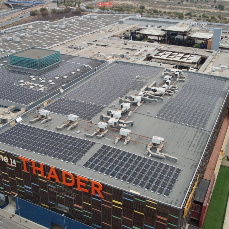 instalacion-paneles-solares-cubierta-CC-Thader-Churra-Murcia-Helexia-Autoconsumo-solar-Centro-Comercial-thader