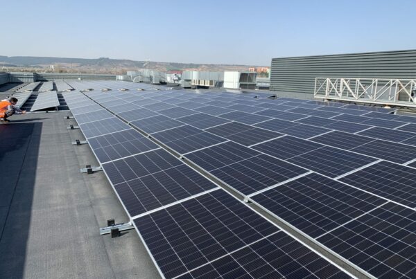 paneles-solares-cubierta-CC-Parque-Rioja-Xperience-Logroño-Helexia