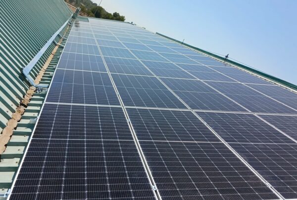 paneles-solares-cubierta-comercial-Verdecora-Paterna-Valencia-Helexia