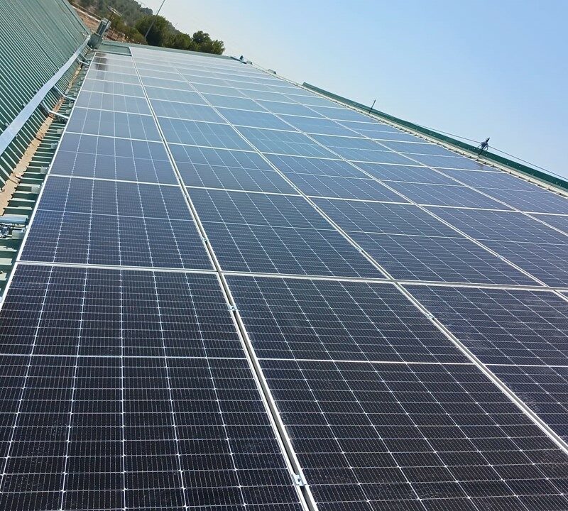 paneles-solares-cubierta-comercial-Verdecora-Paterna-Valencia-Helexia