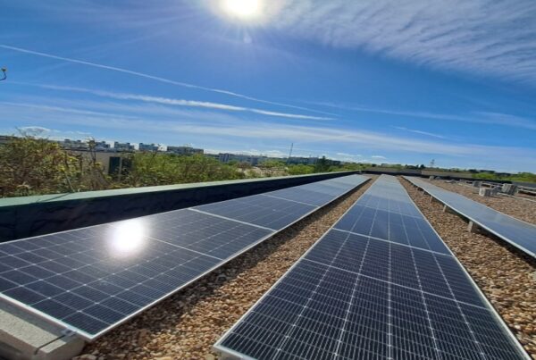 instalacion-paneles-solares-cubierta-Amavir-San-Sebastian-de-los-Reyes-Helexia