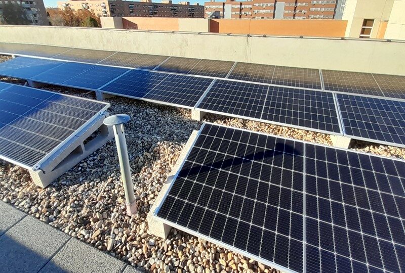instalacion-paneles-solares-cubierta-Amavir-Torrejon-de-Ardoz-Helexia